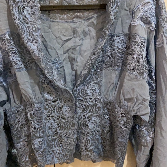 Beautiful Lace & Silk Blue vintage top - Size Small - Picture 2 of 2